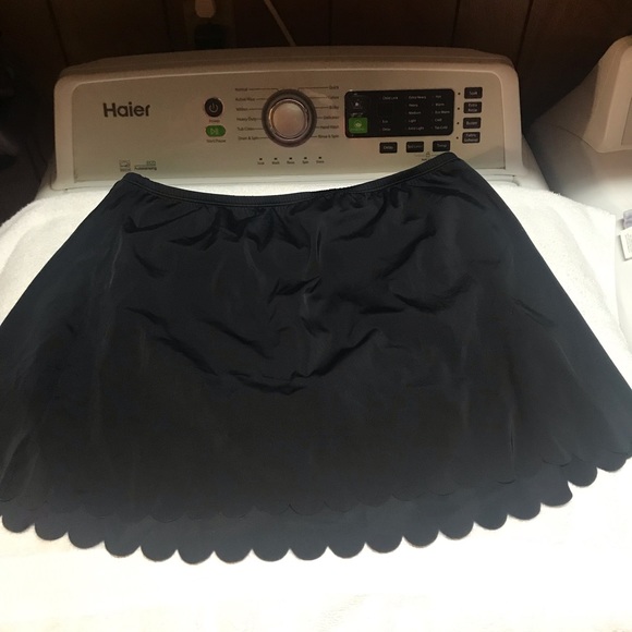 New Fit 4 U Scalloped Swim skirt - Picture 2 of 4